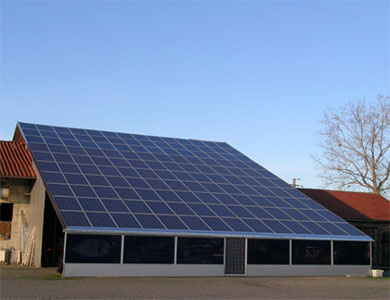 Fabrikpreis 500 W Off-Grid-Wechselrichter Reiner Sinus-Solarwechselrichter Eingebautes AC-Ladegerät einphasig