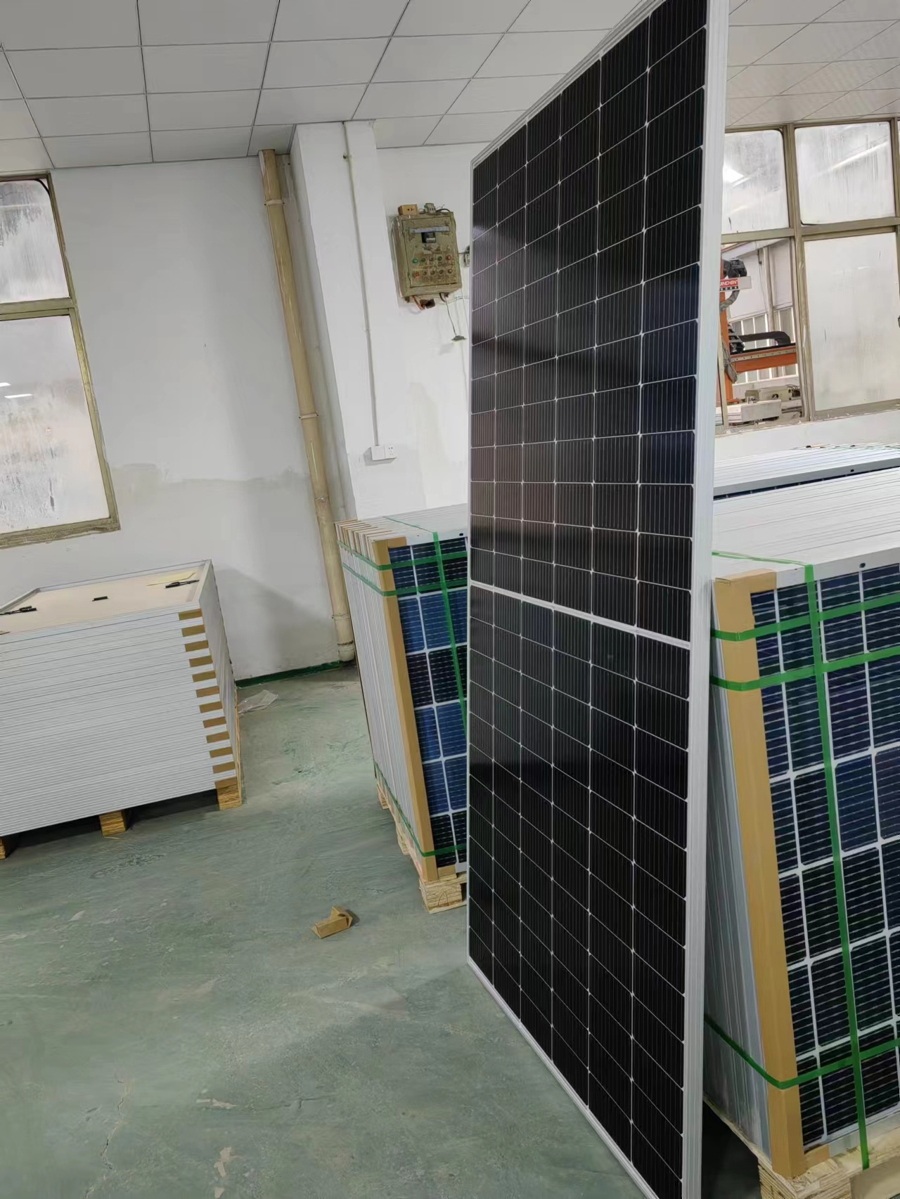 182-mm-MONO-Solarzellen der Marke Tier 1, 550-W-Solarpanel 