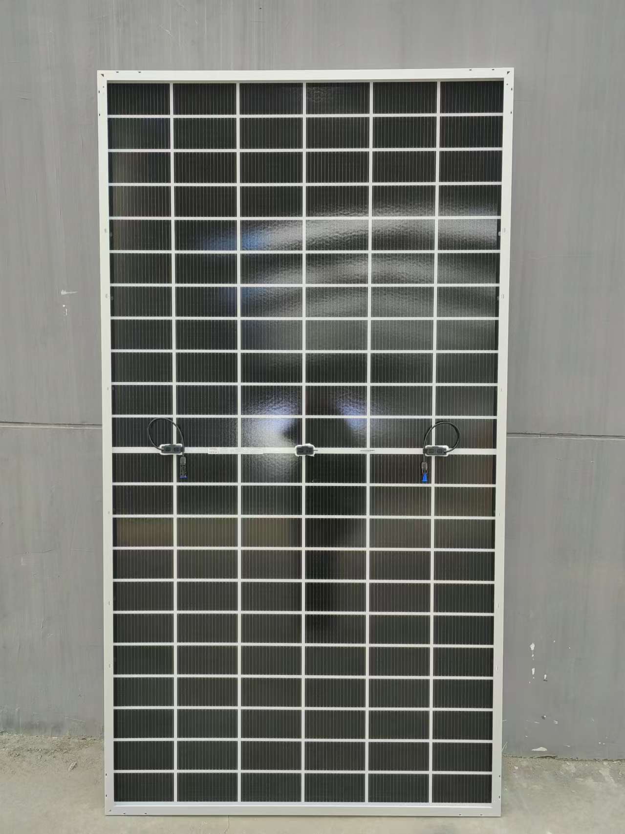 Hochleistungs-750-W-Solarpanel Bifacial-Doppelglas-Solarmodul für Grenzdächer 700 W 720 W 